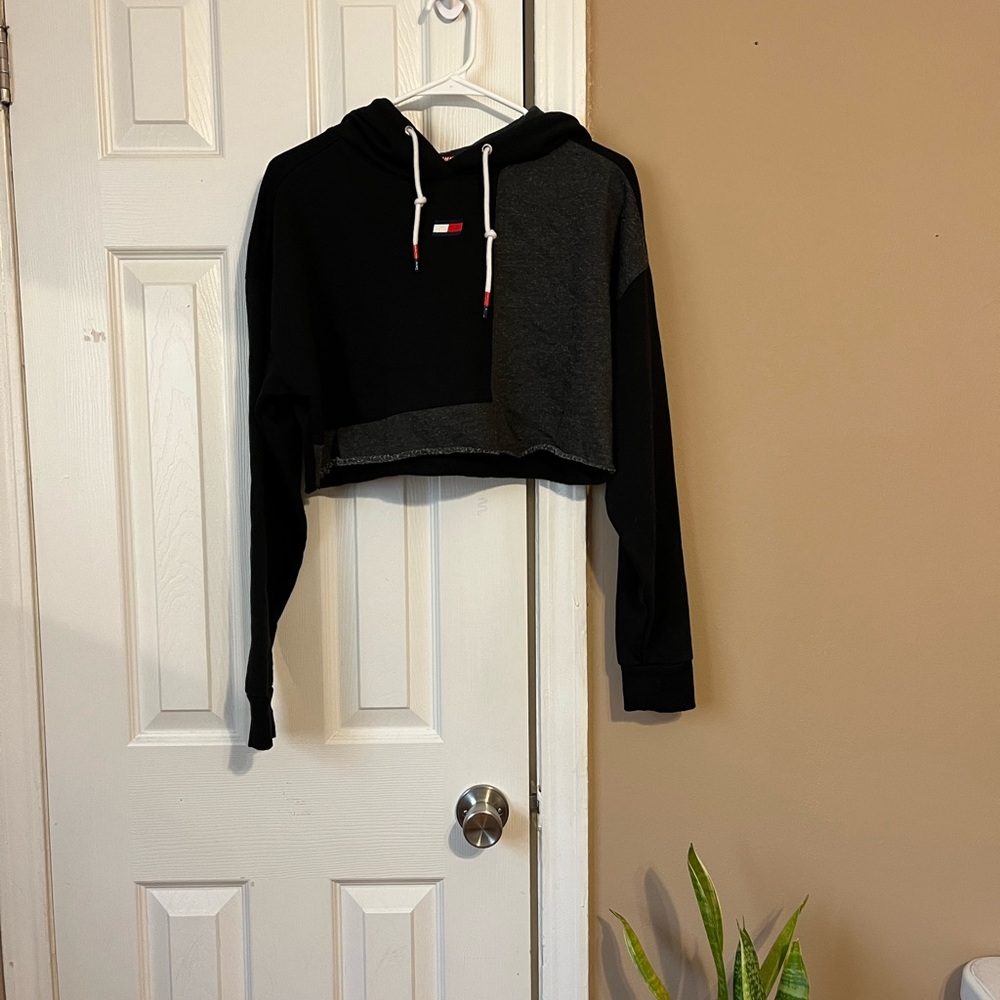Tommy Hilfiger Black and Gray Women's Cropped Sweater